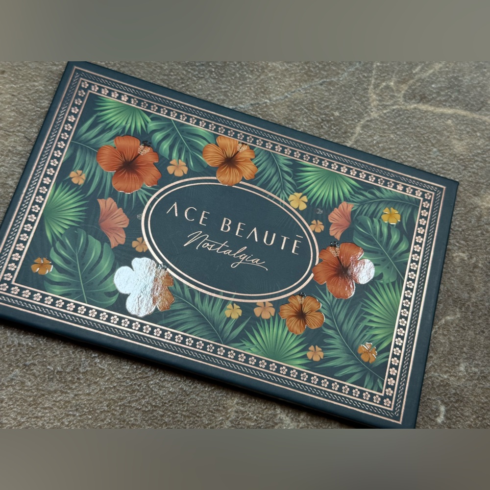 Ace Beaute Nostalgia Floral Accent in Green and Orange